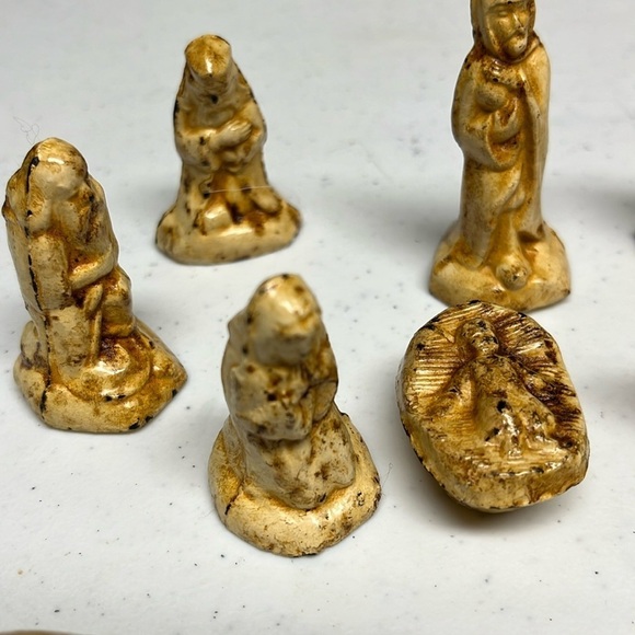 Nativity Set Small Vintage Antiqued - Picture 5 of 8